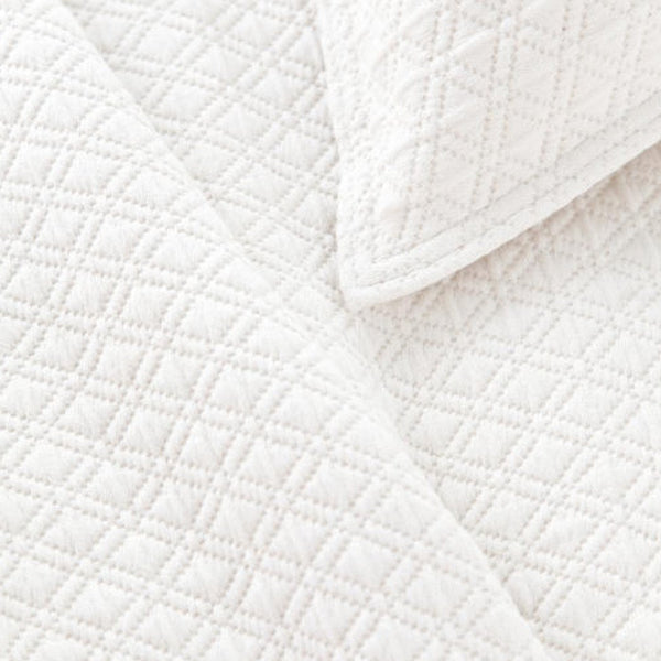 Diamond Matelassé Coverlet